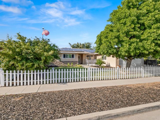 3052 E Fremont Avenue E, Fresno, CA 93710