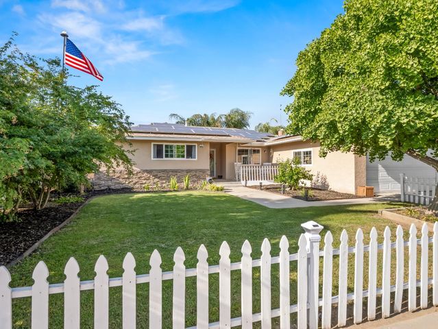 3052 E Fremont Avenue E, Fresno, CA 93710