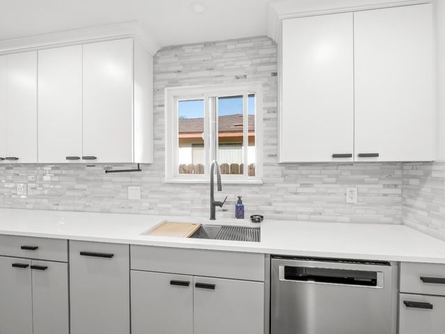 3052 E Fremont Avenue E, Fresno, CA 93710