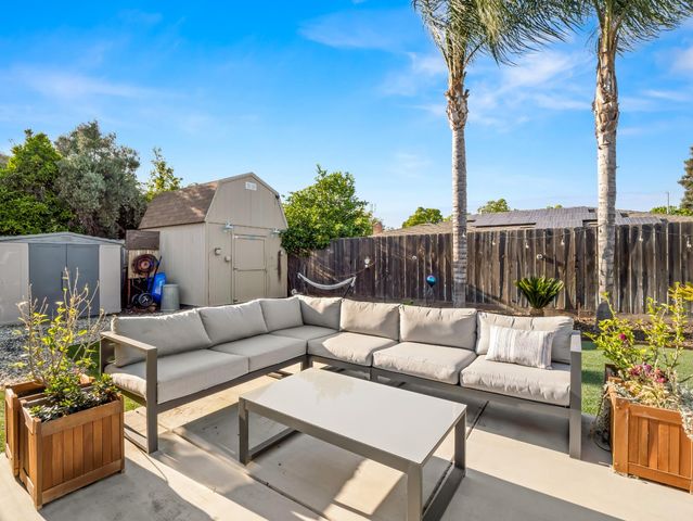 3052 E Fremont Avenue E, Fresno, CA 93710