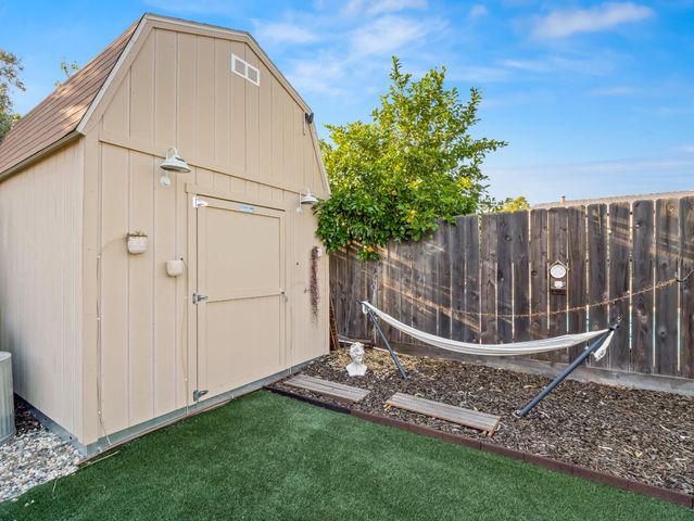 3052 E Fremont Avenue E, Fresno, CA 93710