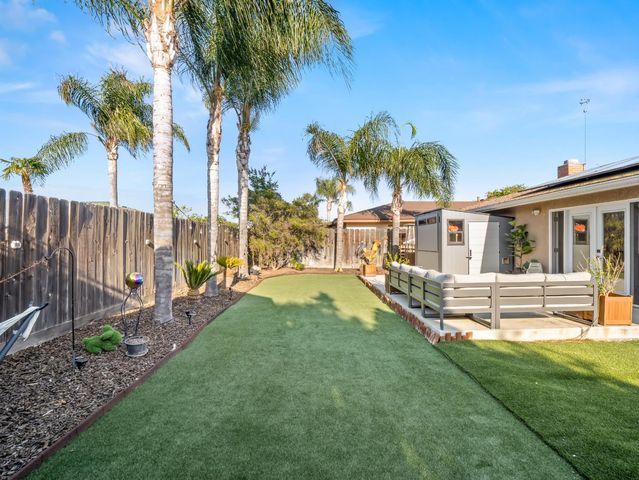 3052 E Fremont Avenue E, Fresno, CA 93710