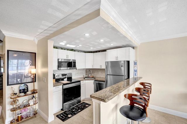 5201 NE 24th Terrace A203, Fort Lauderdale, FL 33308