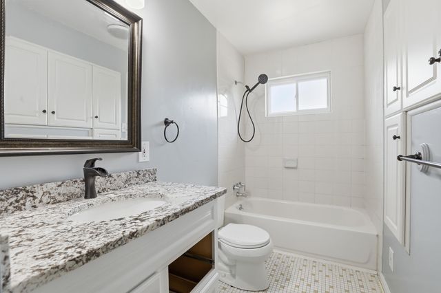 809 Eastland Drive, Villa Hills, KY 41017