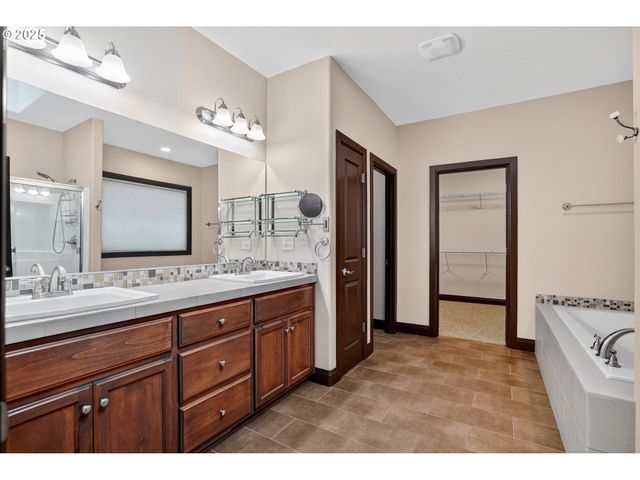 18740 S UPPER HIGHLAND Rd, Beavercreek, OR 97004