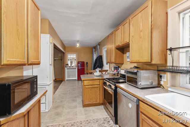 331 Aurora Street SE, Grand Rapids, MI 49507