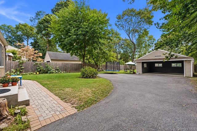 20 W 18th Street, Huntington Station, NY 11746
