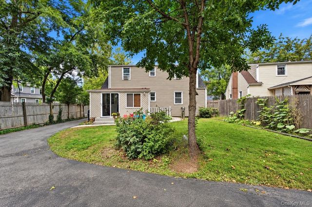 20 W 18th Street, Huntington Station, NY 11746