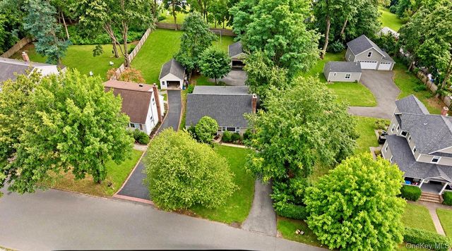 20 W 18th Street, Huntington Station, NY 11746
