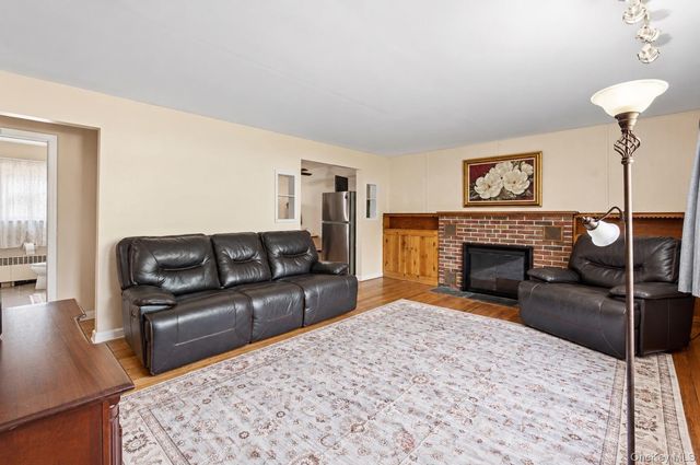 20 W 18th Street, Huntington Station, NY 11746