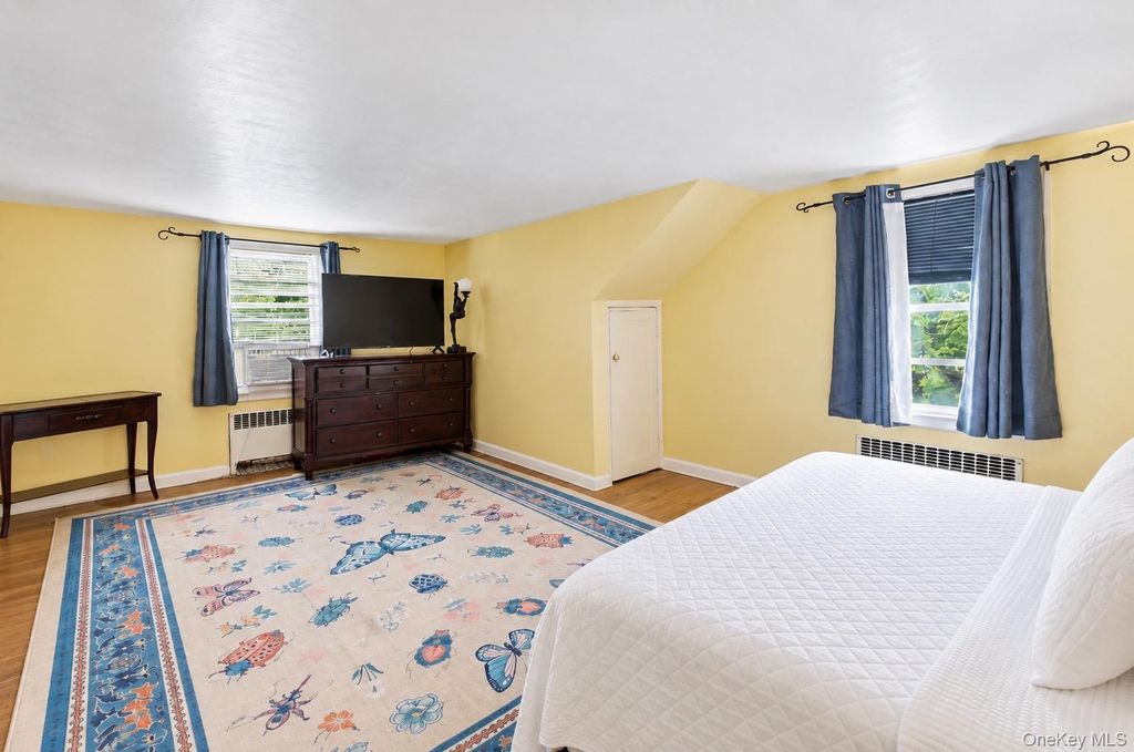 20 W 18th Street, Huntington Station, NY 11746 — photo 3