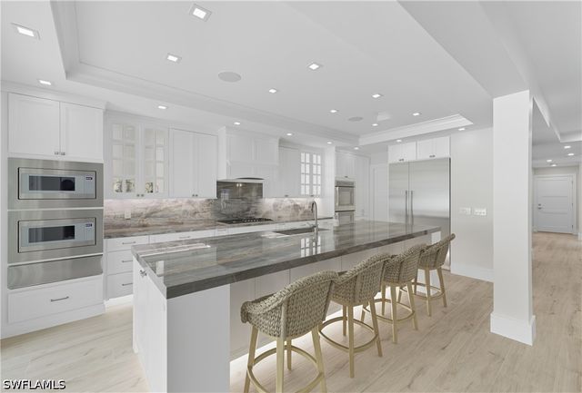 360 Carlton PL 11, Naples, FL 34108