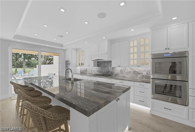 360 Carlton PL 11, Naples, FL 34108