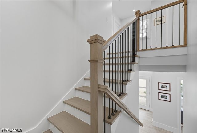 360 Carlton PL 11, Naples, FL 34108