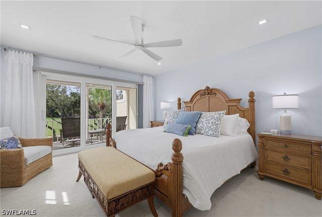 360 Carlton PL 11, Naples, FL 34108