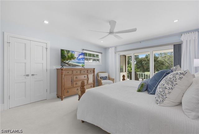 360 Carlton PL 11, Naples, FL 34108