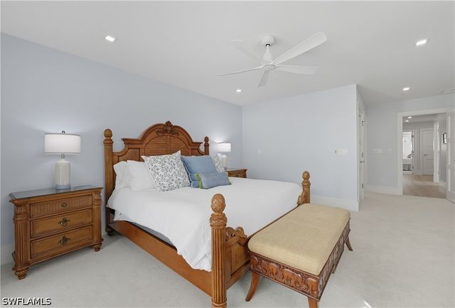 360 Carlton PL 11, Naples, FL 34108