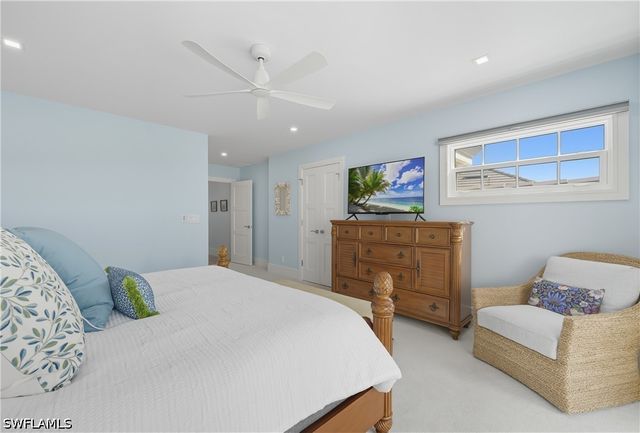 360 Carlton PL 11, Naples, FL 34108
