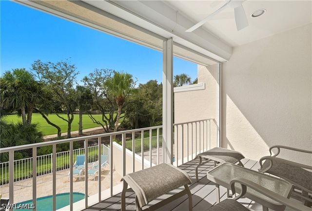 360 Carlton PL 11, Naples, FL 34108