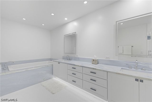 360 Carlton PL 11, Naples, FL 34108