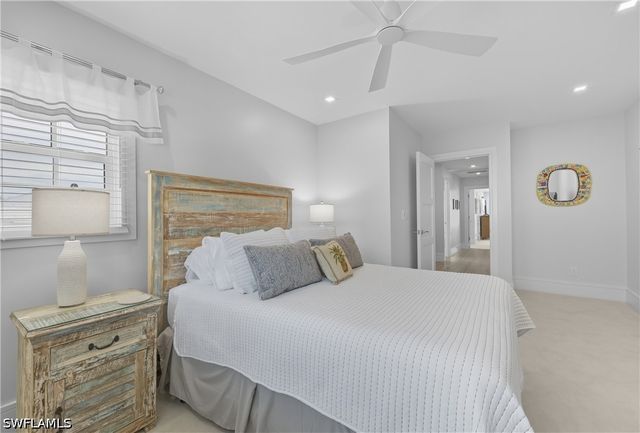 360 Carlton PL 11, Naples, FL 34108