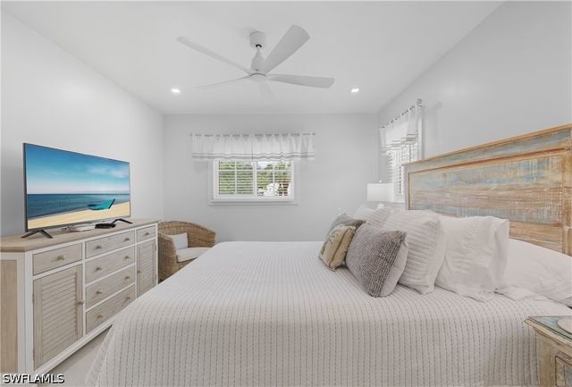 360 Carlton PL 11, Naples, FL 34108