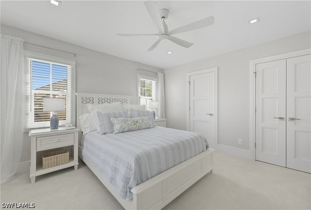 360 Carlton PL 11, Naples, FL 34108