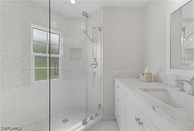 360 Carlton PL 11, Naples, FL 34108