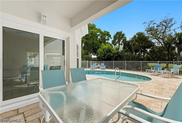 360 Carlton PL 11, Naples, FL 34108