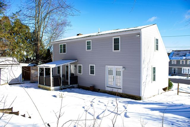 25 Bear Hill Rd, Gardner, MA 01440