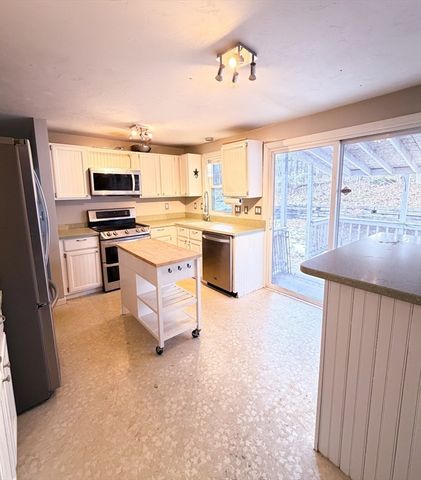 25 Bear Hill Rd, Gardner, MA 01440