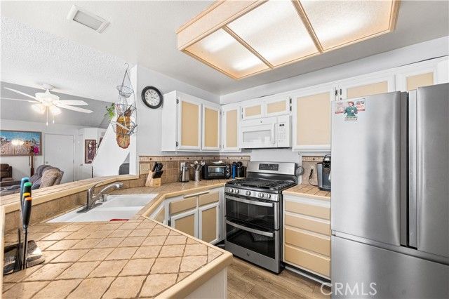 37940 E 42nd 115, Palmdale, CA 93552