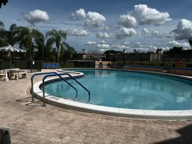 7320 Lake Circle Drive 407, Margate, FL 33063