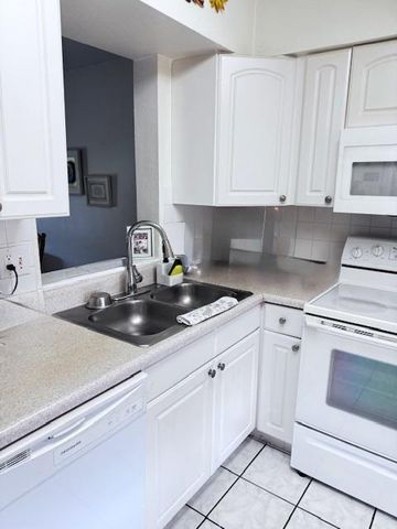 7320 Lake Circle Drive 407, Margate, FL 33063