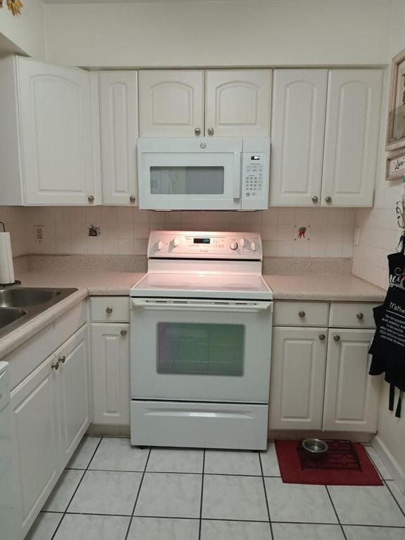 7320 Lake Circle Drive 407, Margate, FL 33063