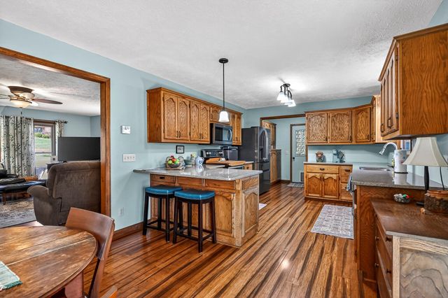 1000 Cedar Ridge Drive, Houston, MO 65483