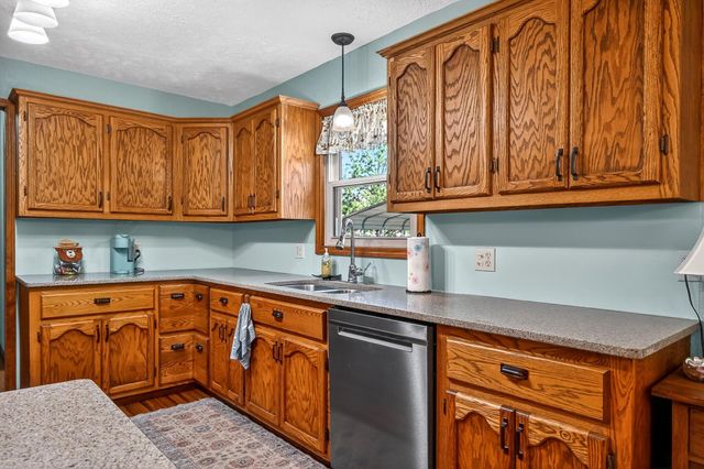 1000 Cedar Ridge Drive, Houston, MO 65483