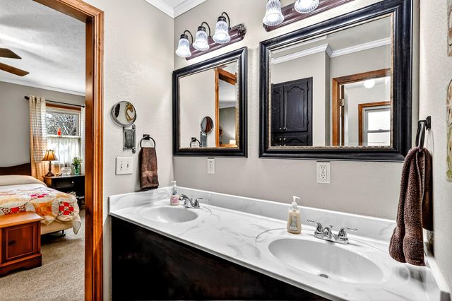 1000 Cedar Ridge Drive, Houston, MO 65483