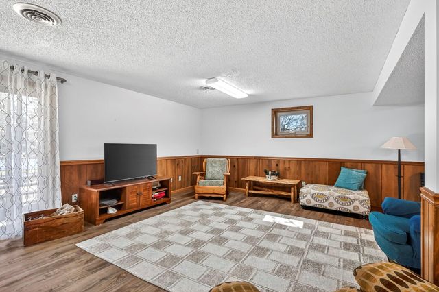 1000 Cedar Ridge Drive, Houston, MO 65483