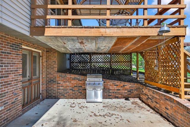 1000 Cedar Ridge Drive, Houston, MO 65483