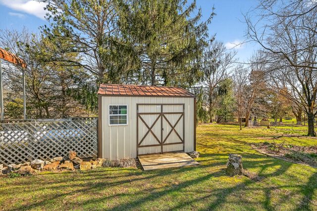 1000 Cedar Ridge Drive, Houston, MO 65483