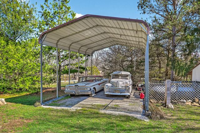 1000 Cedar Ridge Drive, Houston, MO 65483