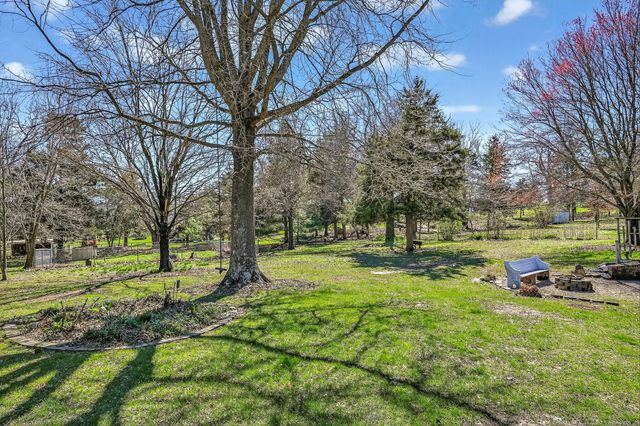 1000 Cedar Ridge Drive, Houston, MO 65483