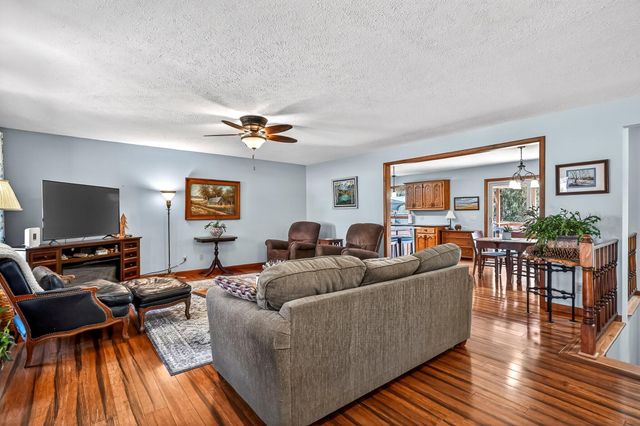 1000 Cedar Ridge Drive, Houston, MO 65483