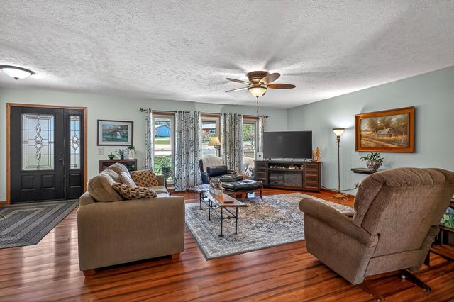 1000 Cedar Ridge Drive, Houston, MO 65483