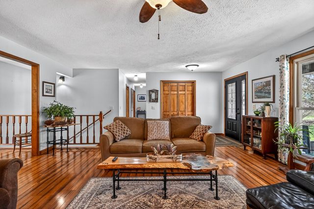 1000 Cedar Ridge Drive, Houston, MO 65483