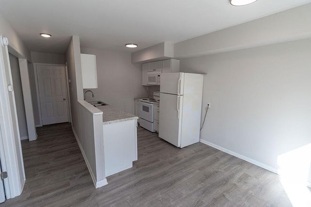 7216 N MOBERLY DR B, Columbia, MO 65202