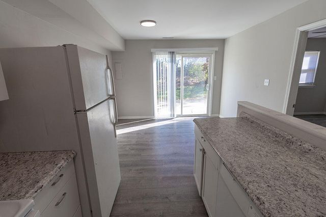 7216 N MOBERLY DR B, Columbia, MO 65202