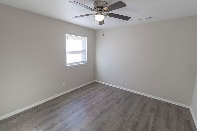 7216 N MOBERLY DR B, Columbia, MO 65202