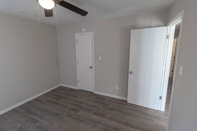 7216 N MOBERLY DR B, Columbia, MO 65202